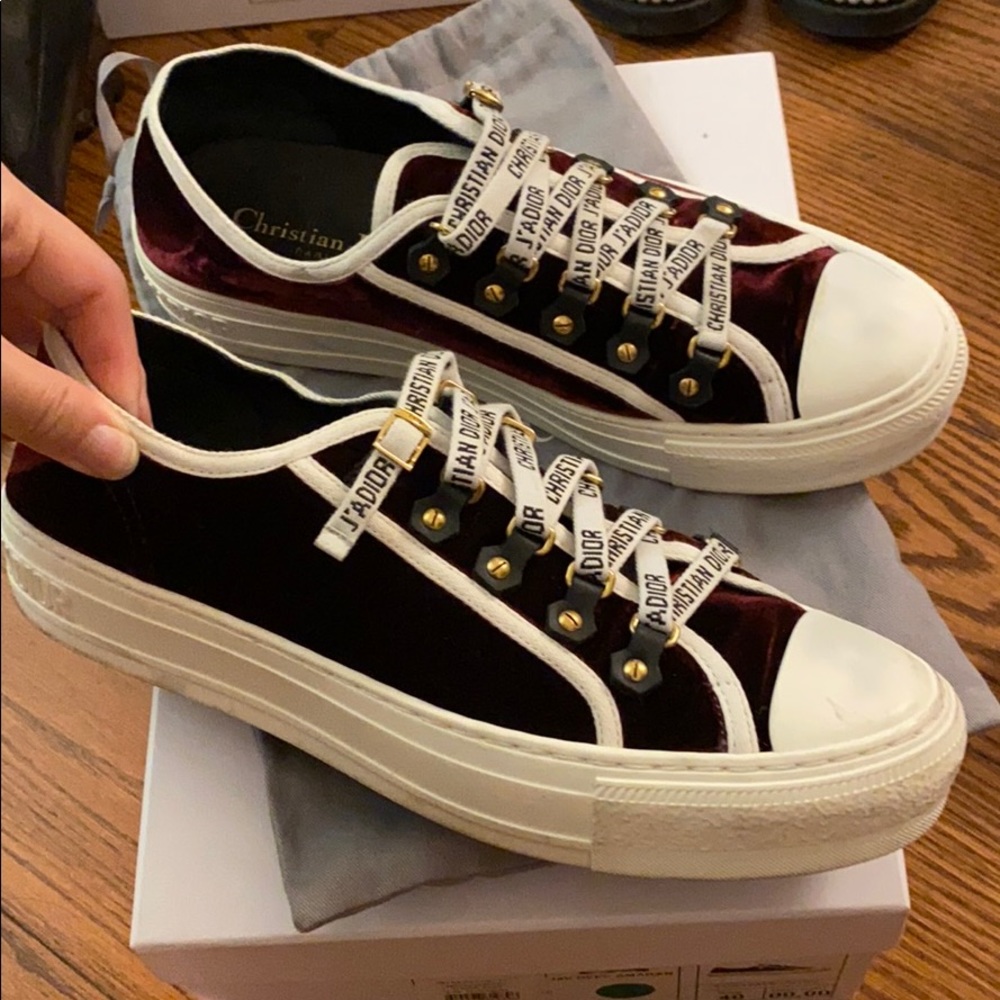 Dior sneaker red velvet